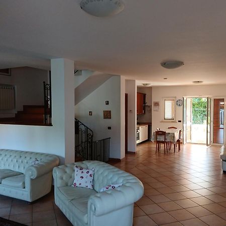 Willa La Casa Di Ale Latina Zewnętrze zdjęcie